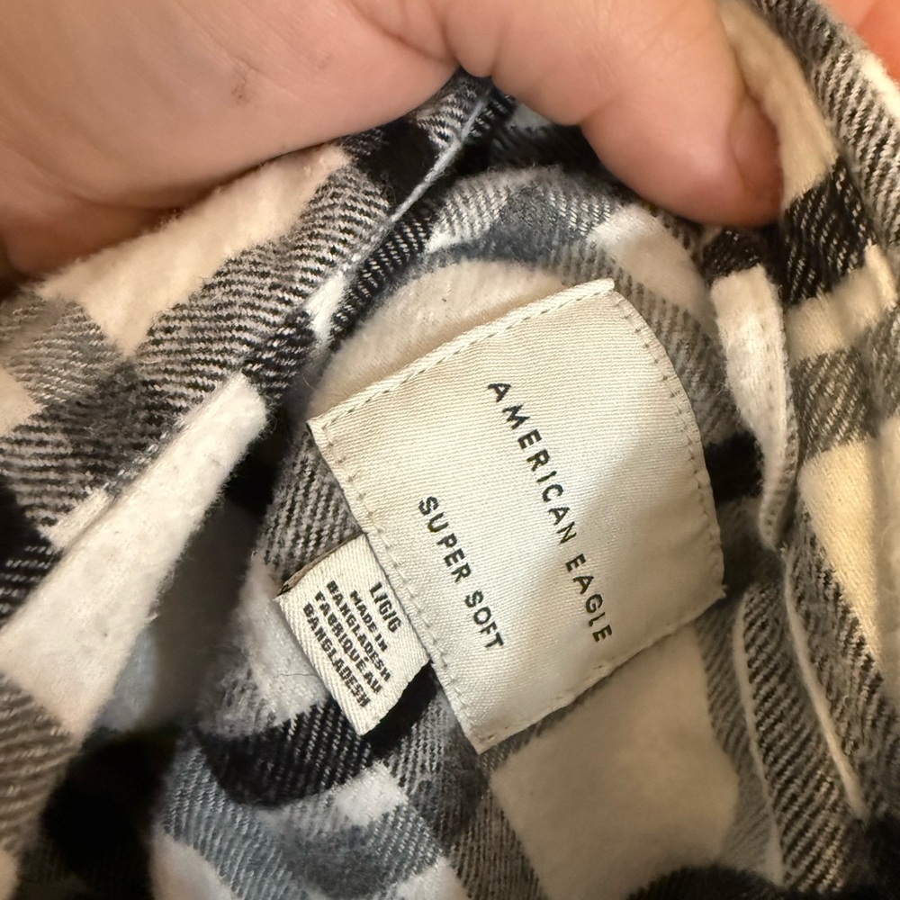 American Eagle Outfitters Black and White Plaid Casual Button Down Shirt